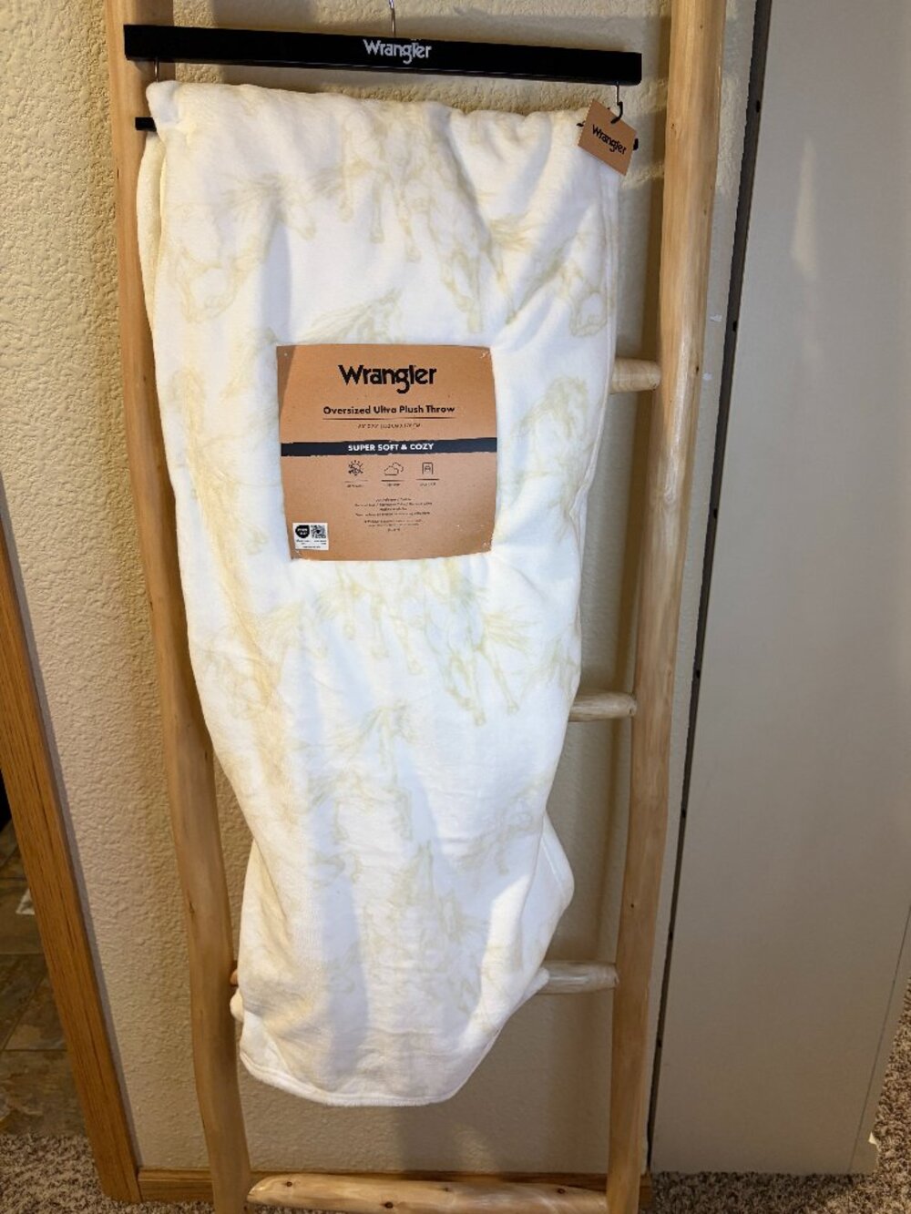 Wrangler Wild Horses Oversized Plush Throw Western Ranch Blanket 60 x 70 NWT